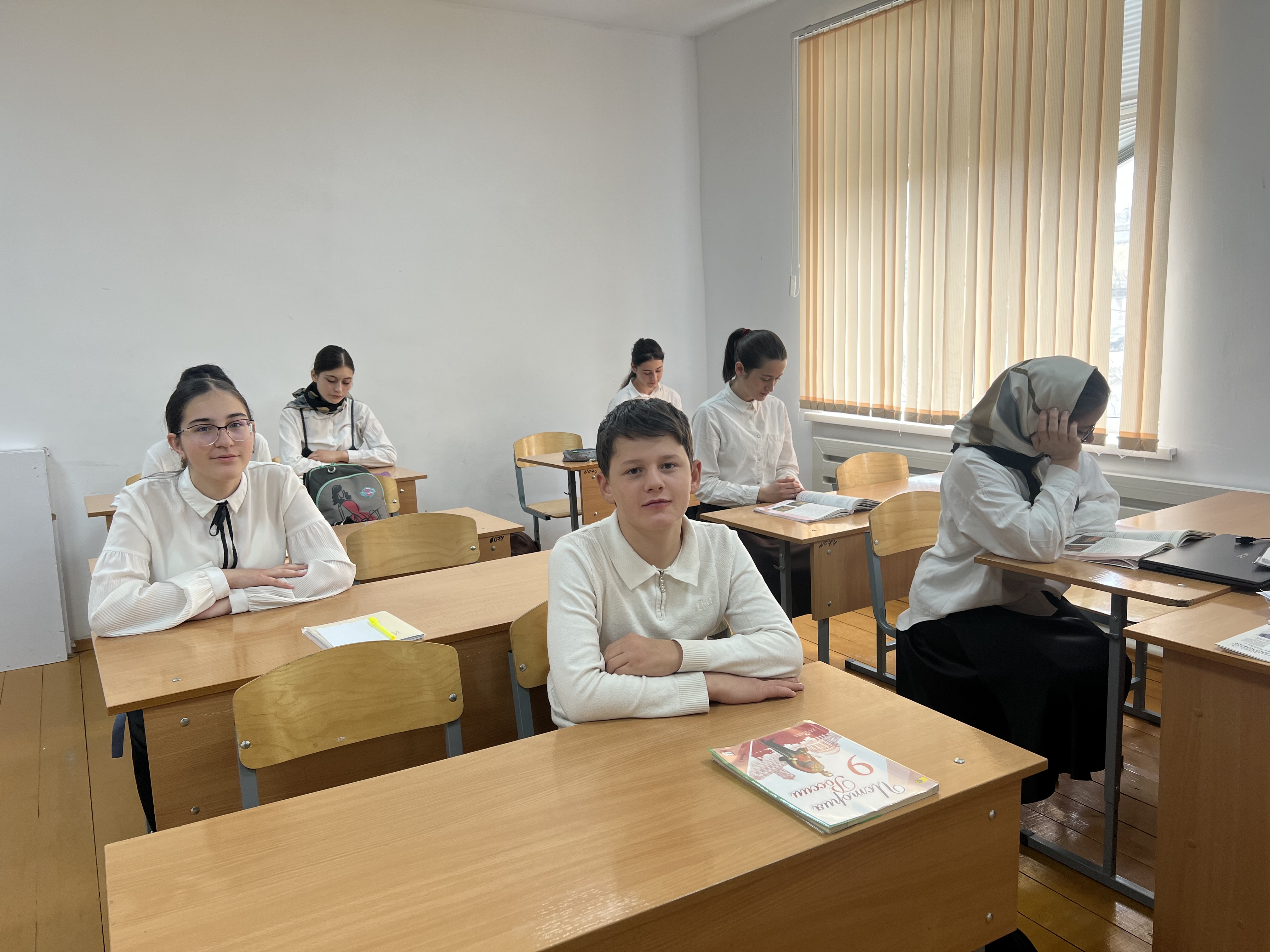 Обеспечение учащегося школьной формой.